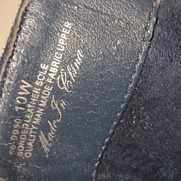 Bella Vita Women Navy Suede Pointed Toe Ankle Boots Gold Button Chunky Heel 10W - Picture 7 of 11